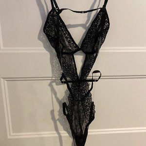 NEW Victoria's Secret black strap lace teddy sz M